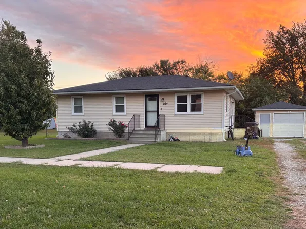 264 S 3rd St, David City, NE 68632