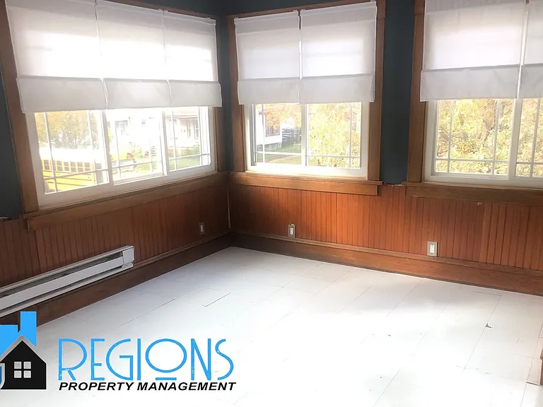 501 E Locust St — Photo 11