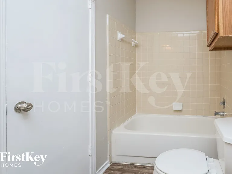 6216 Fairlane Dr — Photo 11
