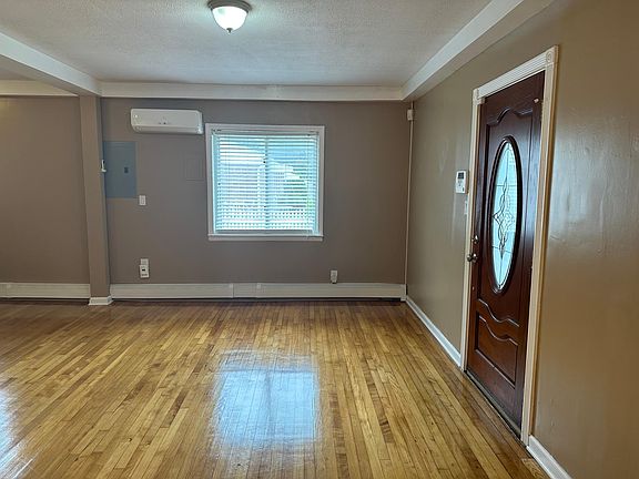 3rd image of 34 Campfield Dr