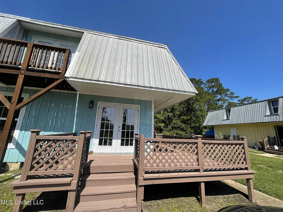 590 Royal Oak Dr #5