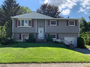 3 Clive Pl, Newton, NJ 07860