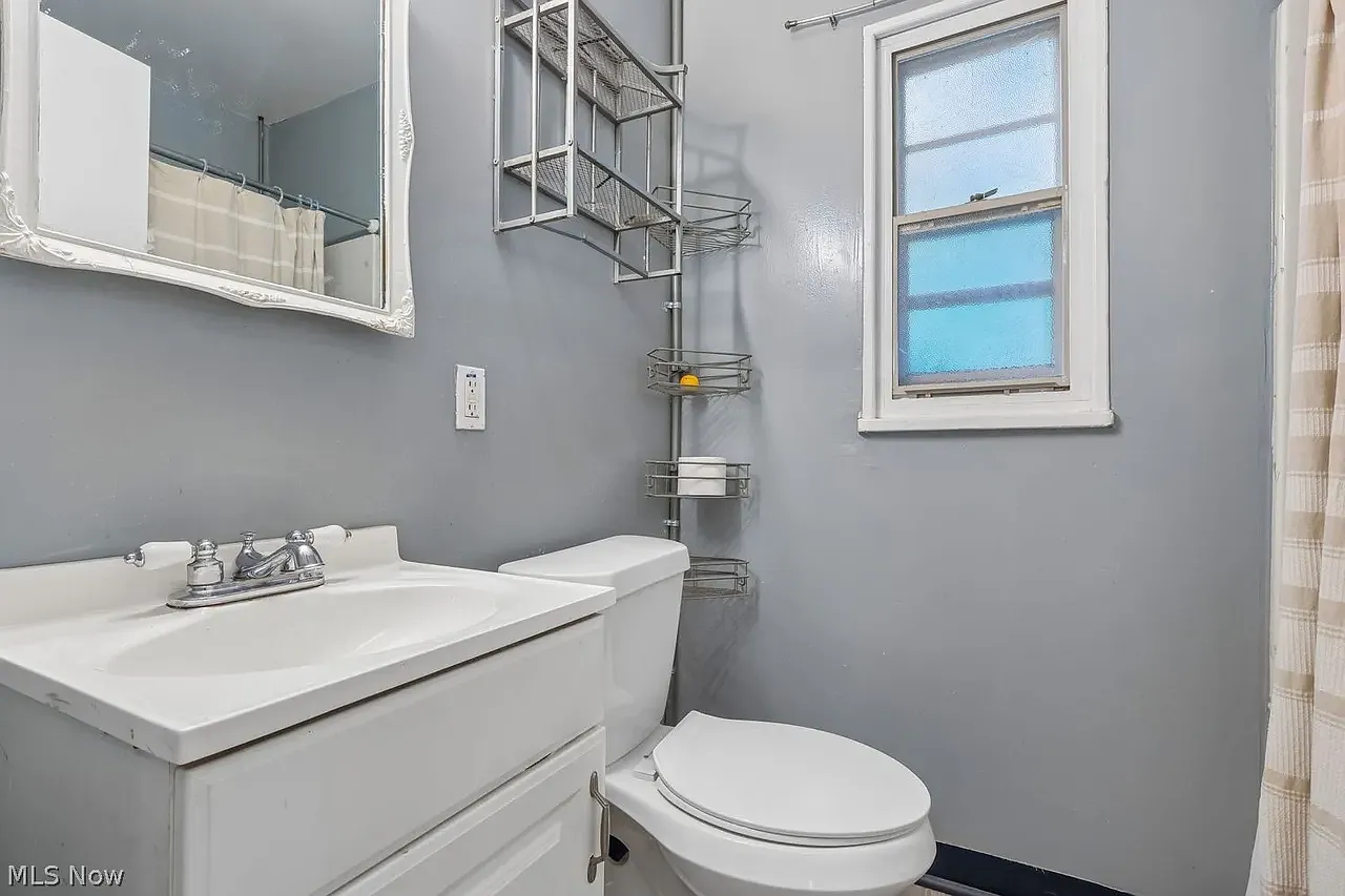 3 bed, 981 sqft, $2,150 — Photo 4