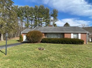 322 Harry Heights Rd, Bluefield, WV 24701