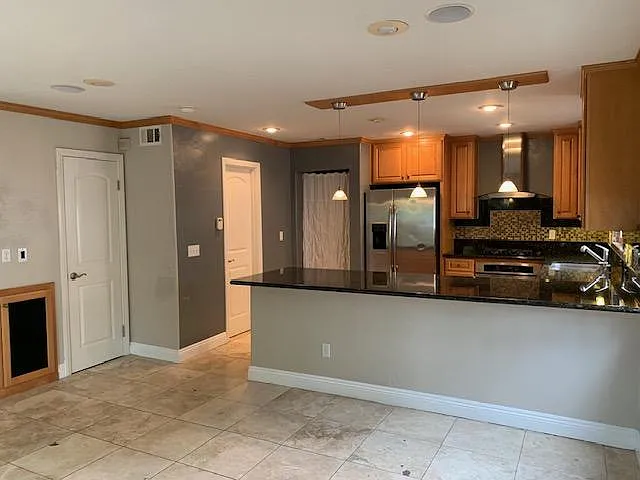 324 Kolmar St — Photo 11