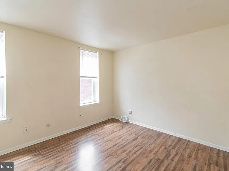 1635 Fontain St — Photo 22