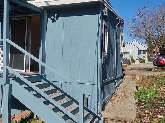 5th image of 707 Pennsylvania St #2