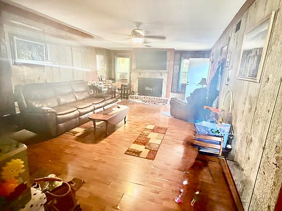 4th image of 3370 Brookmeade St