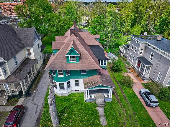 4th image of 1430 Oneida St