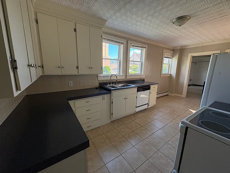 4 1/2 Belmont St #B — Photo 4