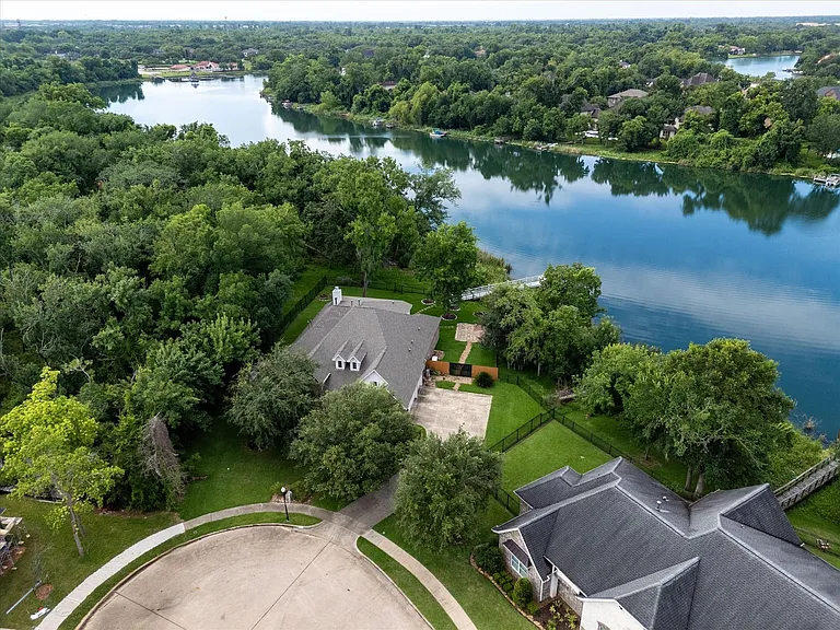 226 Jade Point — Photo 44