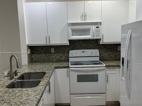 5737 NW 114th Path APT 102, Doral, FL 33178