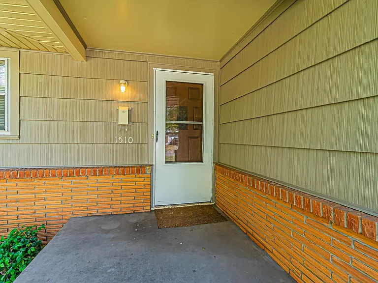 1510 Huntington Way — Photo 4