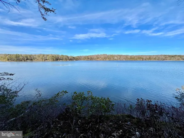 71 Skipjack Ln, Heathsville, VA 22473