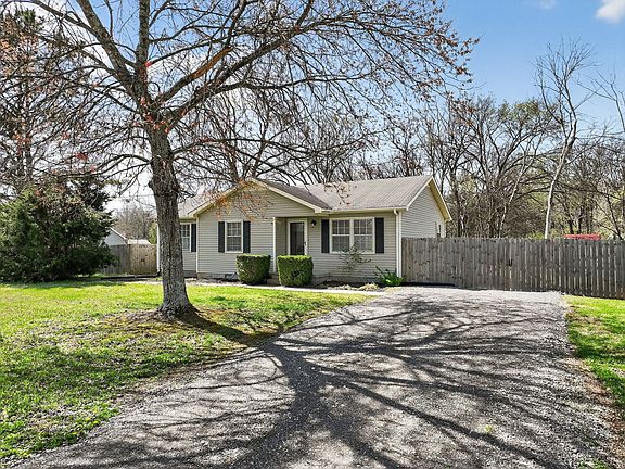 2nd image of 2041 Sugartree Dr