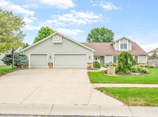 9910 Blue Mound Dr, Fort Wayne, IN 46804
