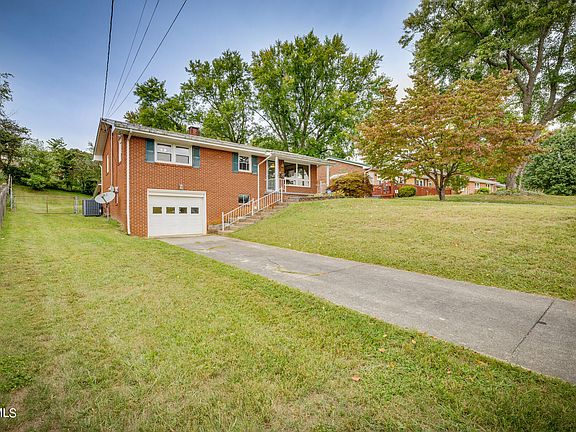 2nd image of 318 Greenway Dr