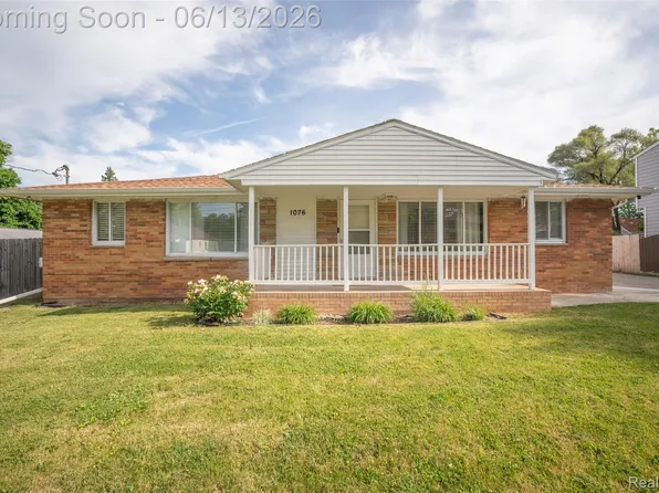 1076 W Kurtz Ave, Flint, MI 48505