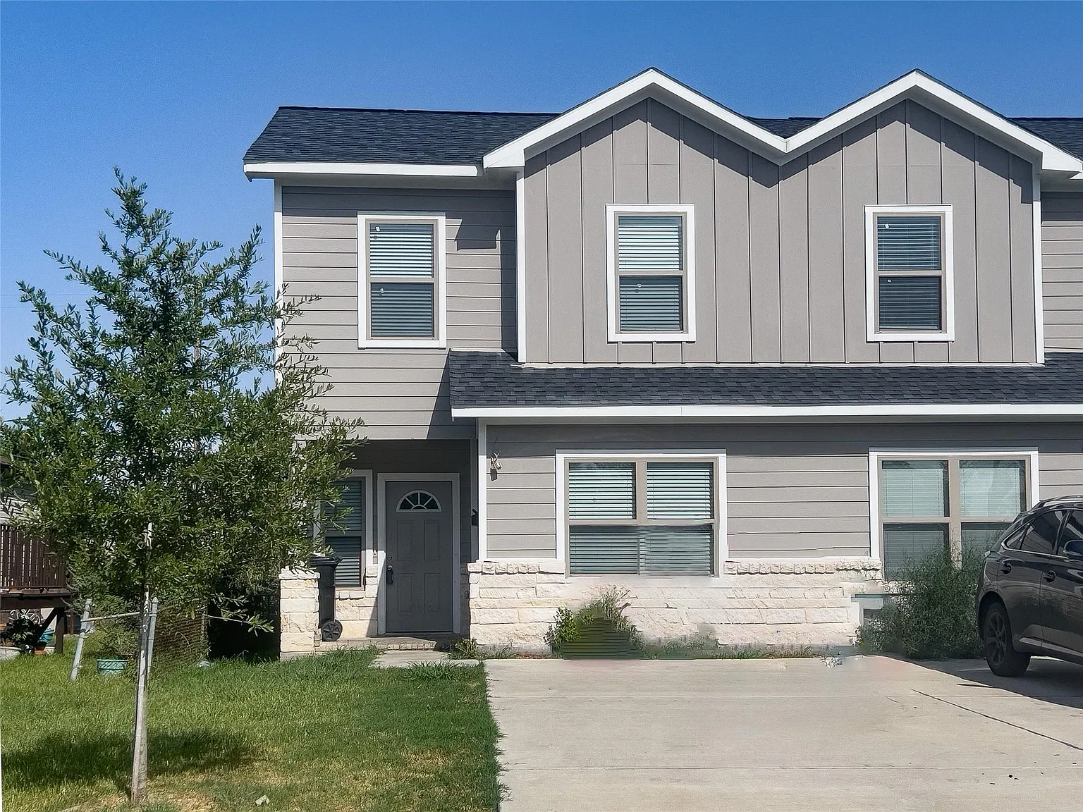 4 bed, 2.5 bath, 2546 sqft, $1,735 — Photo 1