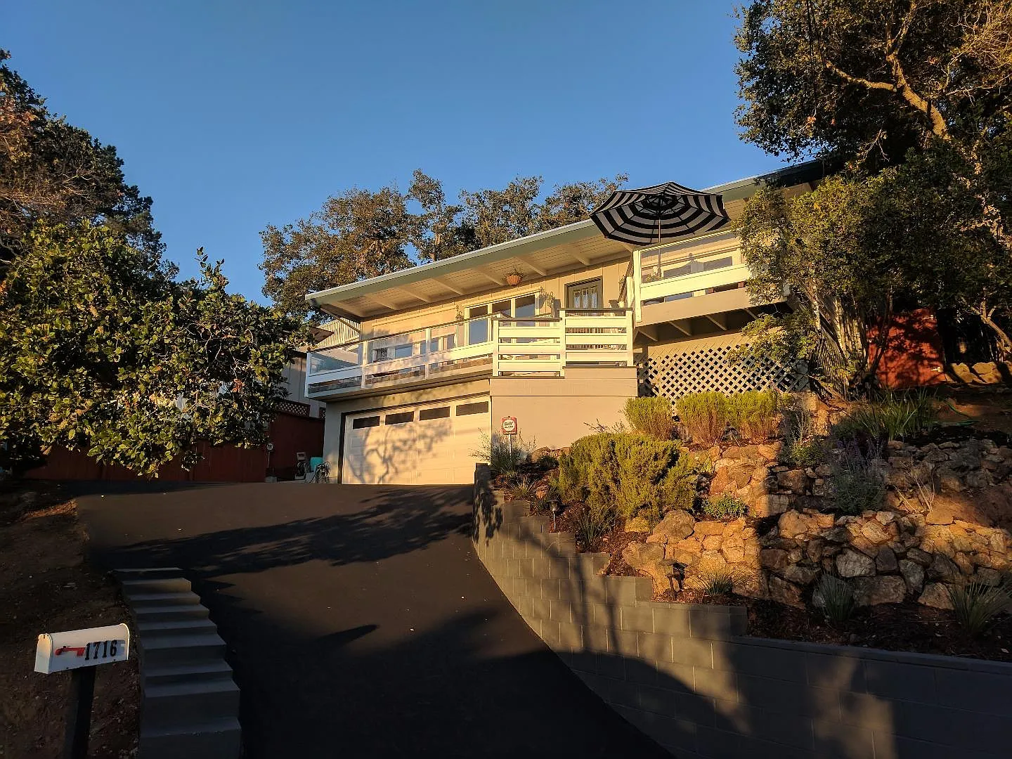1716 Valley View Ave photo 1
