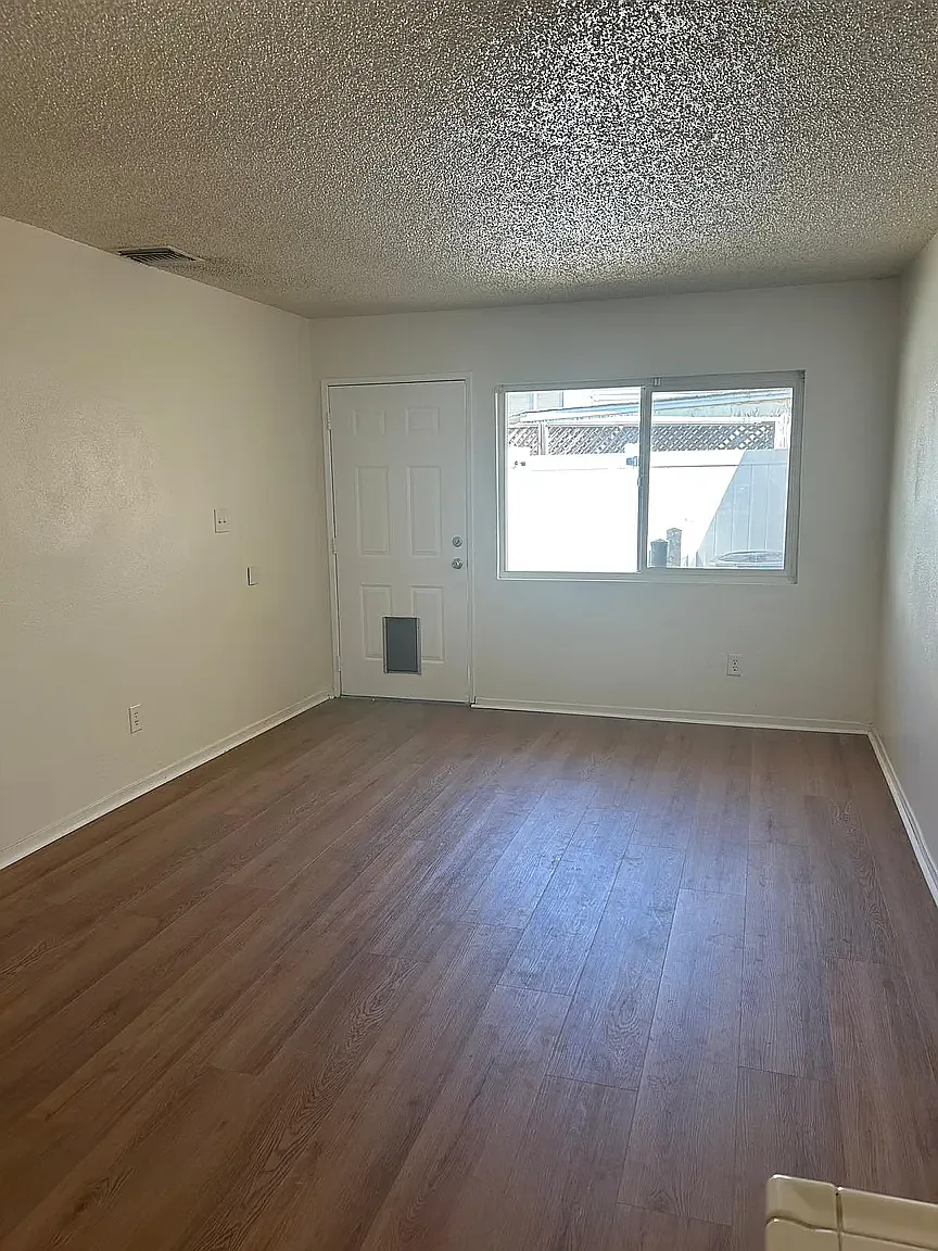 1 bed, 550 sqft, $2,200 — Photo 3