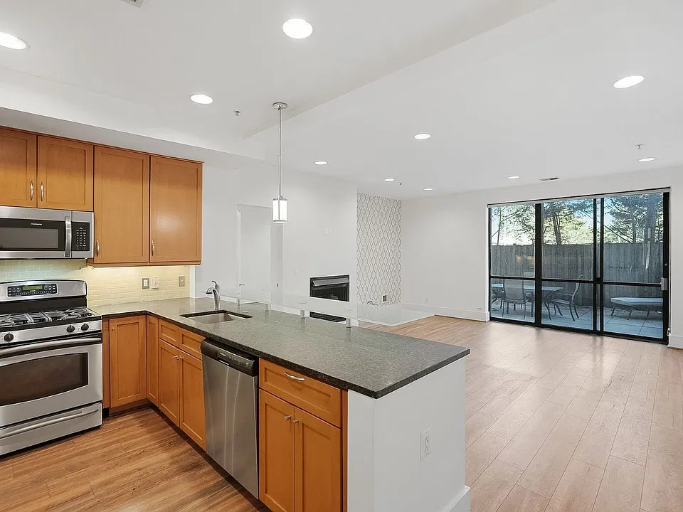 1425 Euclid St NW #5