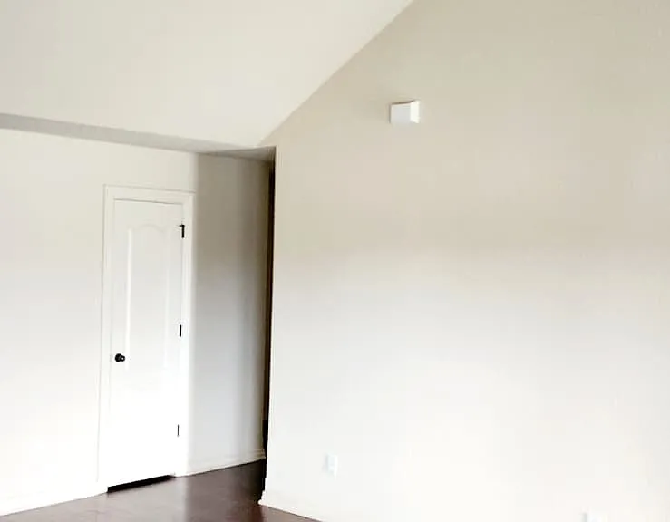 848 Oakwood Ct — Photo 2
