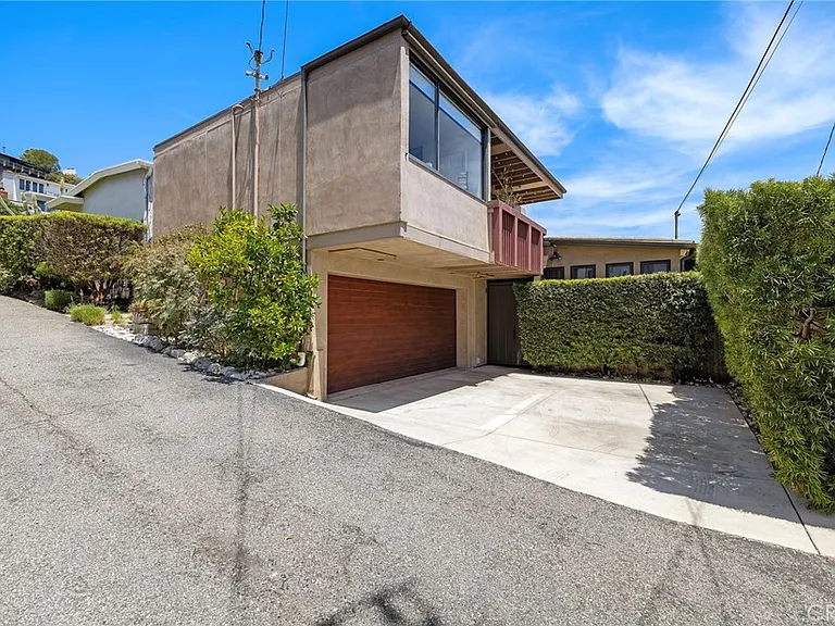 290 La Brea St — Photo 12