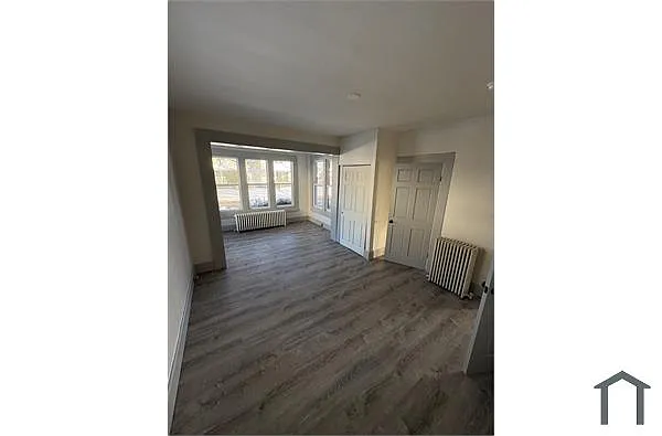 Building Photo - 844 Woodsdale Ave