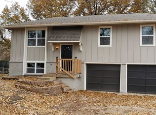 1117 NW Golfview Dr, Grain Valley, MO 64029