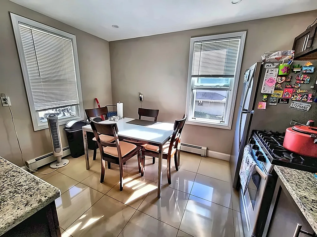 3 bed, $2,400 — Photo 2