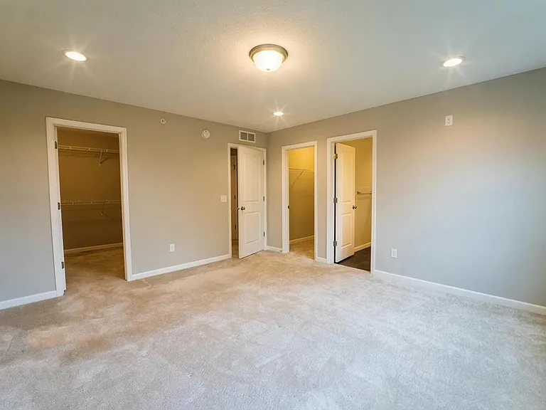 5934 Urbandale Ln N — Photo 21