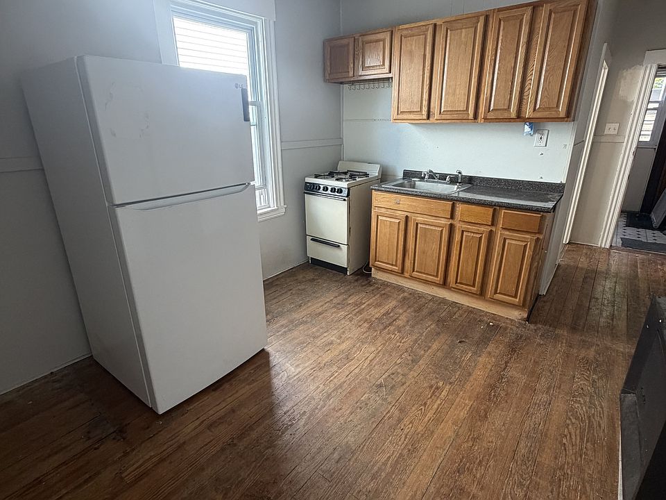 2nd image of 238 Davis St #6