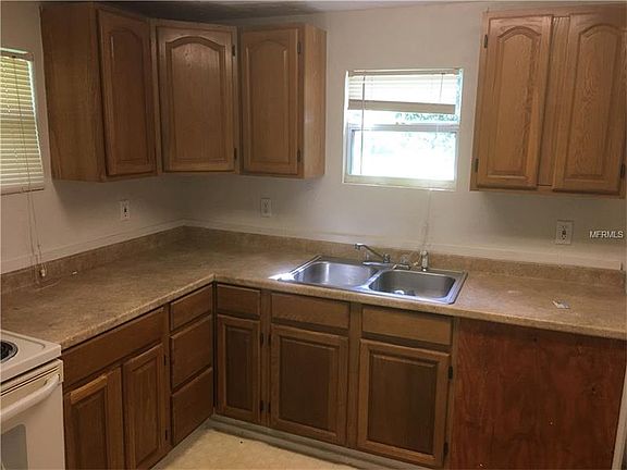 5th image of 516 Pleasant St