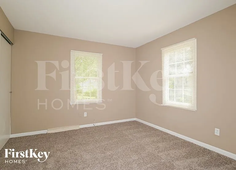 42 Mercury Dr — Photo 8