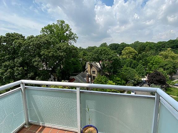5th image of 8285 116th St APT 6B