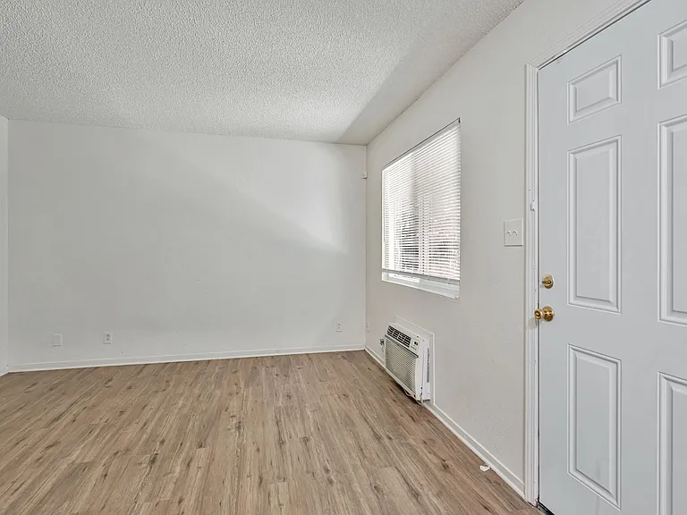 360 N Calaveras St #1 — Photo 5
