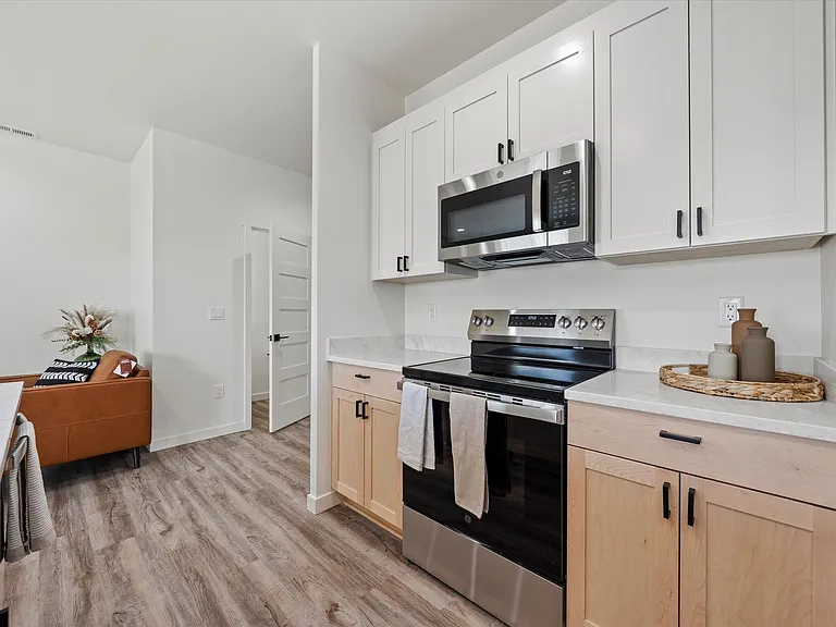 638 G St NE — Photo 39
