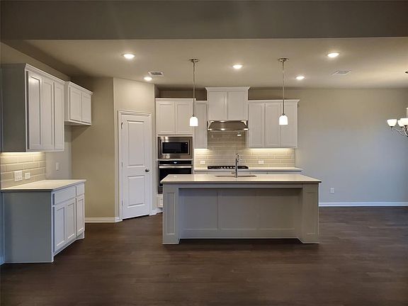 4th image of 849 Underwood Ln