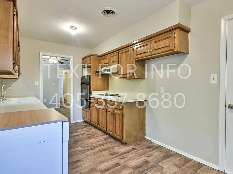 2201 W Parkview Ave — Photo 6