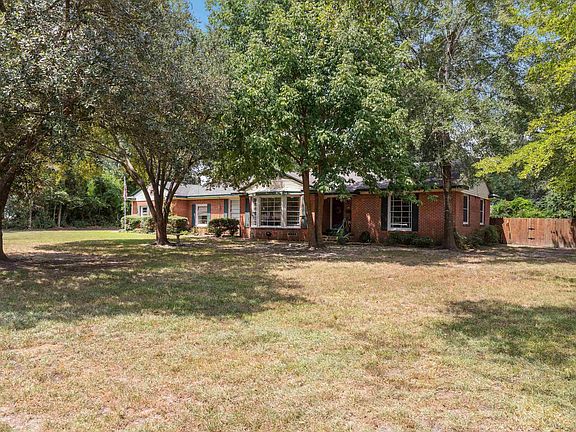3rd image of 802 Wildbriar Dr