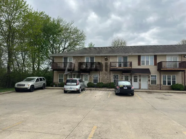 1306 Arthur Ave APT 8, Charleston, IL 61920