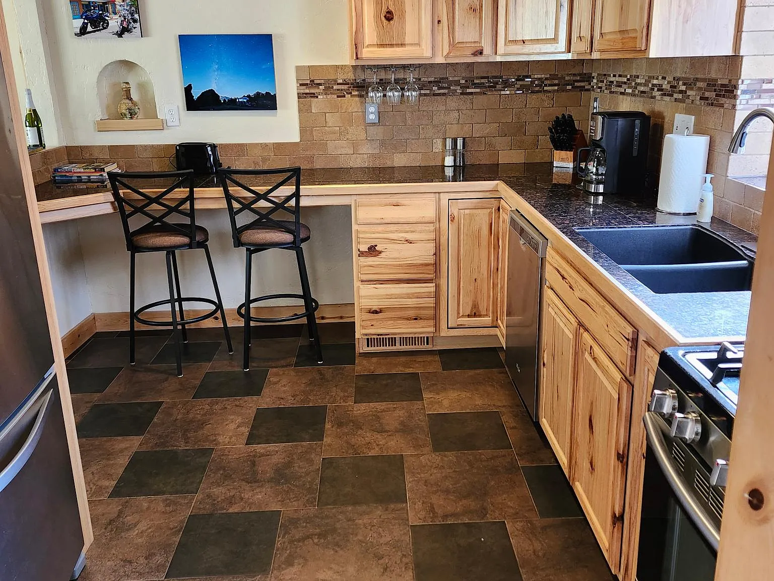 2 bed, 892 sqft, $1,600 — Photo 2