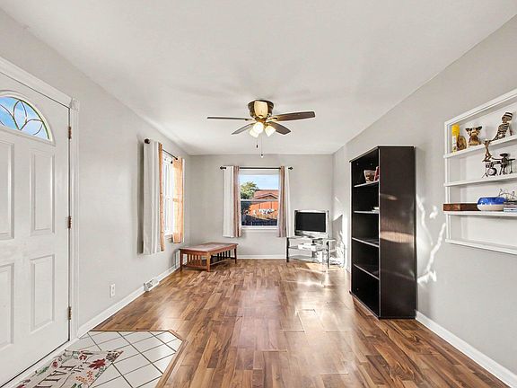 4th image of 419 N Wisconsin St
