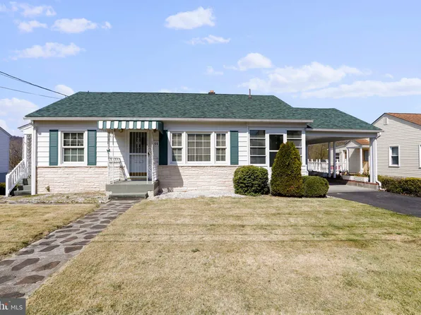 155 Armstrong St, Romney, WV 26757