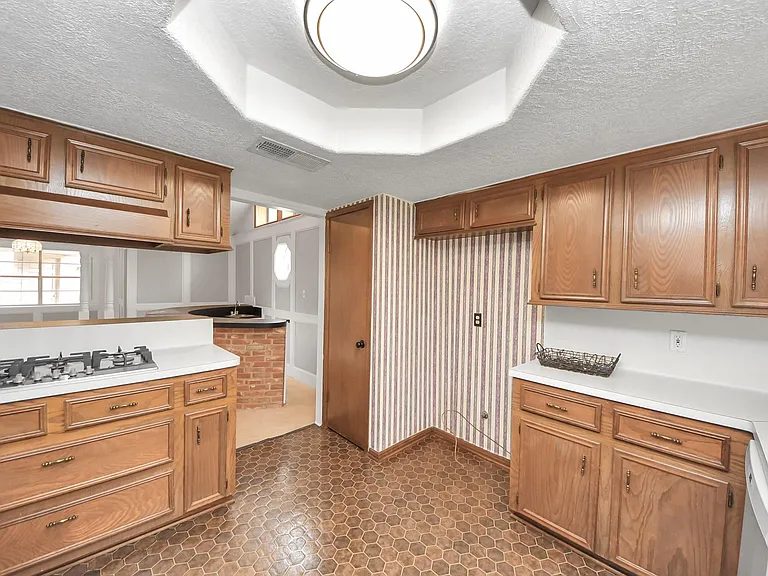 7510 Renmark Ln — Photo 31
