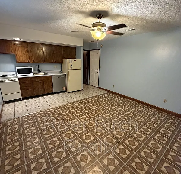 425 W Lawrence Ave #2 — Photo 1
