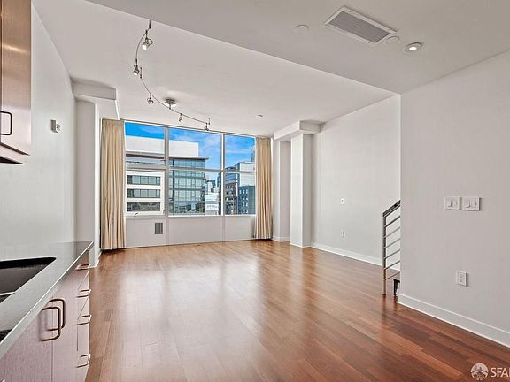 2nd image of 207 King St APT 702