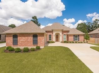 12613 Three Lakes Dr, Walker, LA 70785