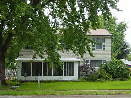 1st image of 404 E Hosmer St
